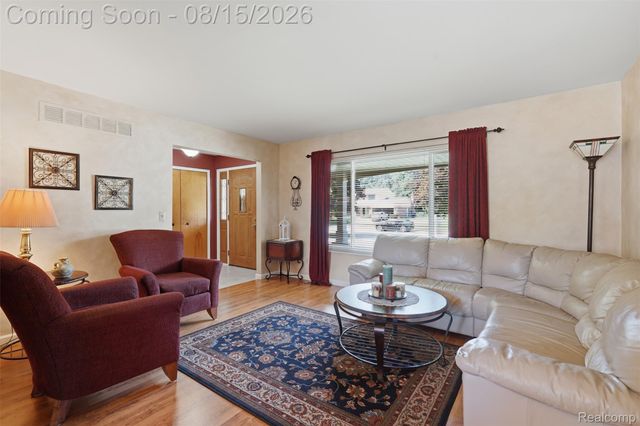 18656 Gill Road, Livonia, MI 48152