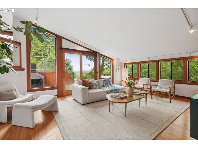 910 Sw CANNING St, Portland, OR 97201