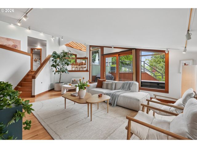 910 Sw CANNING St, Portland, OR 97201