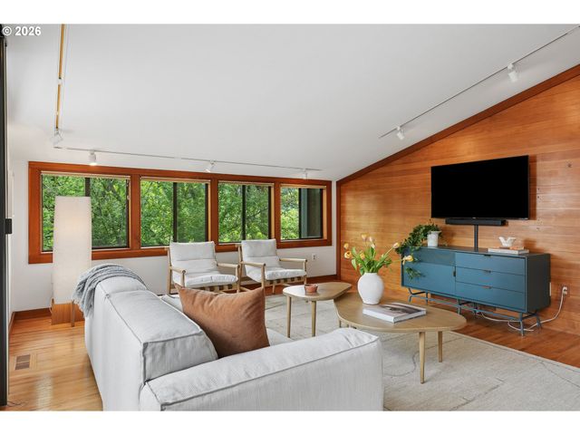 910 Sw CANNING St, Portland, OR 97201