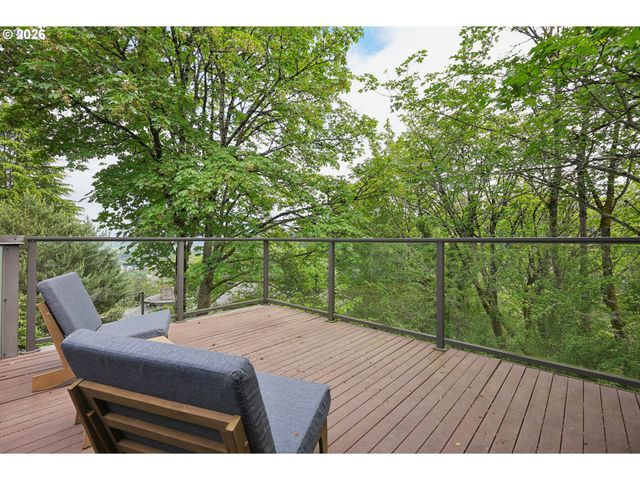 910 Sw CANNING St, Portland, OR 97201