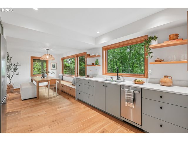 910 Sw CANNING St, Portland, OR 97201
