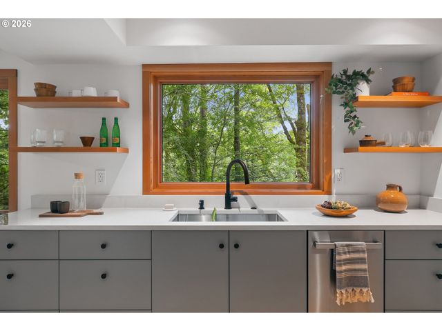 910 Sw CANNING St, Portland, OR 97201