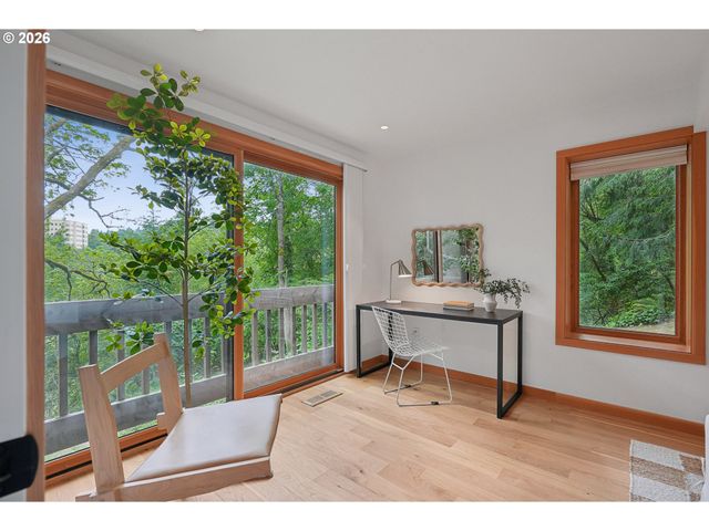 910 Sw CANNING St, Portland, OR 97201