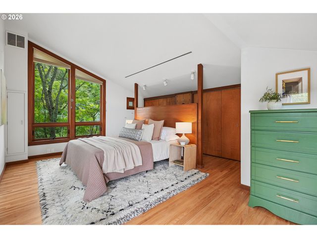 910 Sw CANNING St, Portland, OR 97201