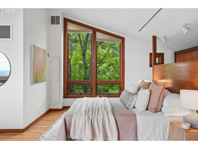 910 Sw CANNING St, Portland, OR 97201