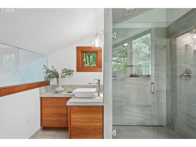 910 Sw CANNING St, Portland, OR 97201