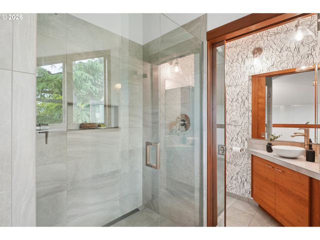 910 Sw CANNING St, Portland, OR 97201