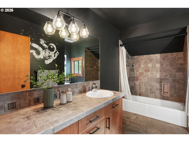910 Sw CANNING St, Portland, OR 97201