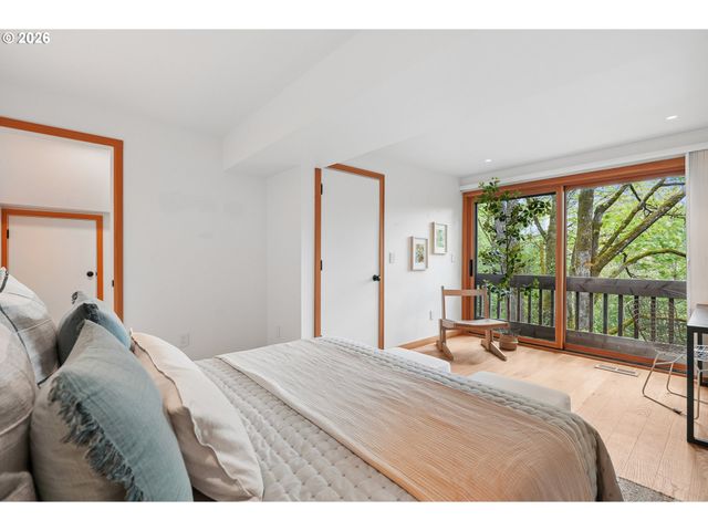 910 Sw CANNING St, Portland, OR 97201