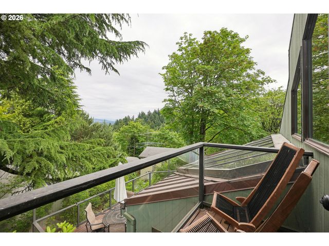 910 Sw CANNING St, Portland, OR 97201