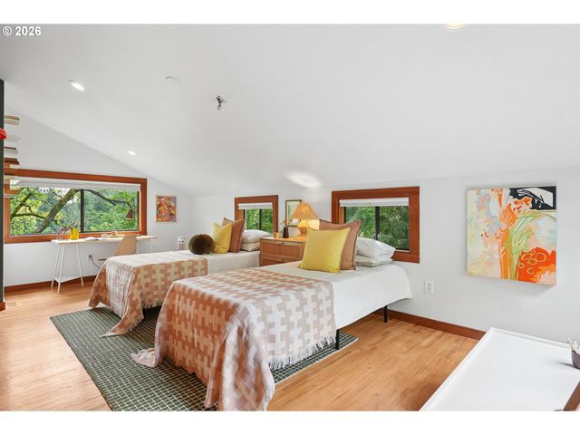 910 Sw CANNING St, Portland, OR 97201
