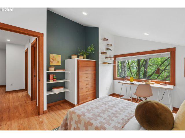 910 Sw CANNING St, Portland, OR 97201