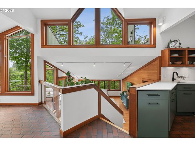 910 Sw CANNING St, Portland, OR 97201