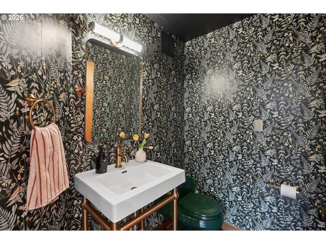 910 Sw CANNING St, Portland, OR 97201