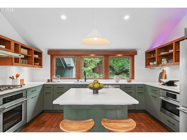 910 Sw CANNING St, Portland, OR 97201