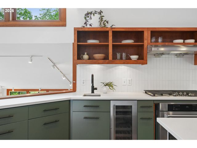 910 Sw CANNING St, Portland, OR 97201