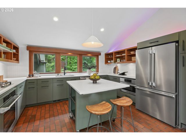 910 Sw CANNING St, Portland, OR 97201