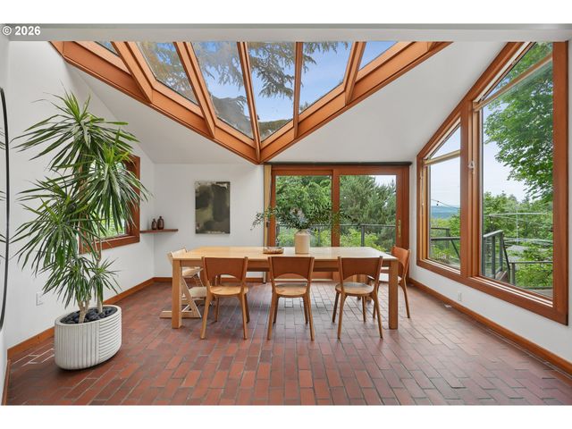 910 Sw CANNING St, Portland, OR 97201