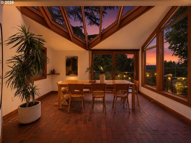 910 Sw CANNING St, Portland, OR 97201