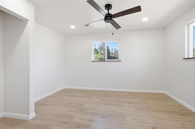10019 Ladybird Dr, Grass Valley, CA 95949