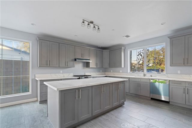7329 Kelvin, Winnetka, CA 91306