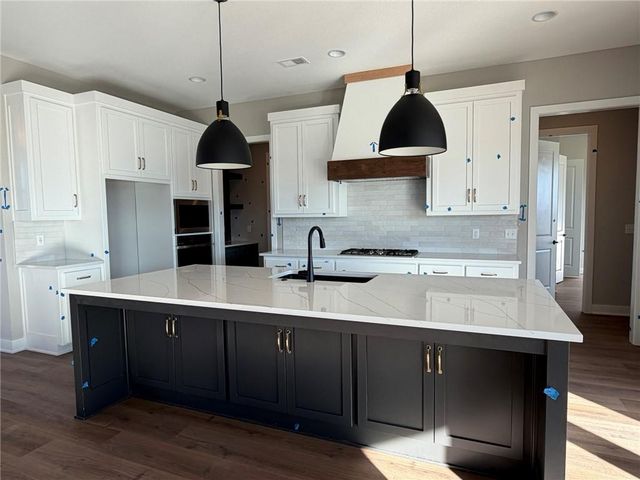 1601 SW Arbor Park Drive, Lee's Summit, MO 64082