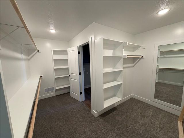 1601 SW Arbor Park Drive, Lee's Summit, MO 64082