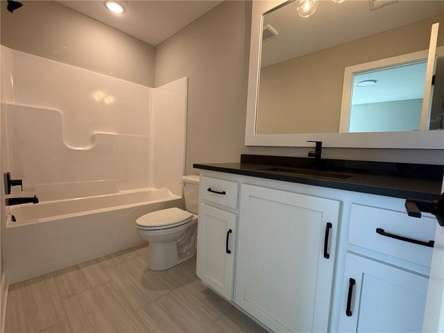 1601 SW Arbor Park Drive, Lee's Summit, MO 64082