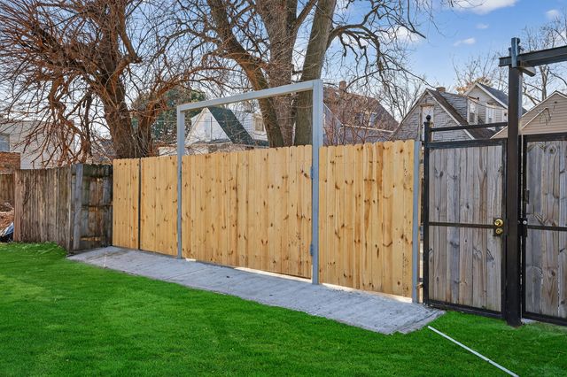 7535 S ST. LAWRENCE Avenue, Chicago, IL 60619