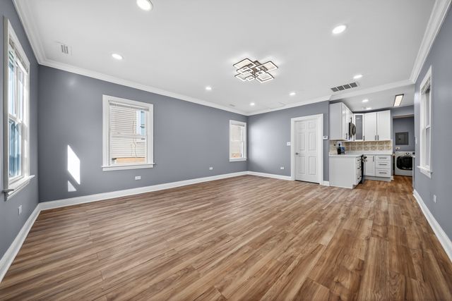 7535 S ST. LAWRENCE Avenue, Chicago, IL 60619