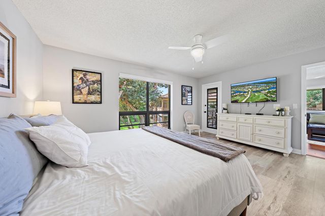130 Brackenwood Road, Palm Beach Gardens, FL 33418