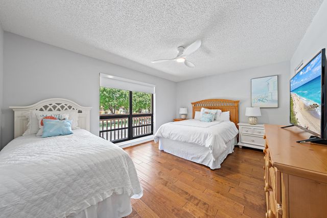 130 Brackenwood Road, Palm Beach Gardens, FL 33418