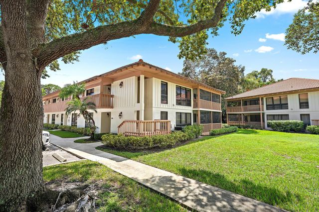 130 Brackenwood Road, Palm Beach Gardens, FL 33418