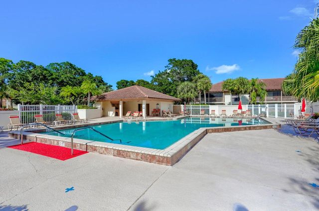 130 Brackenwood Road, Palm Beach Gardens, FL 33418