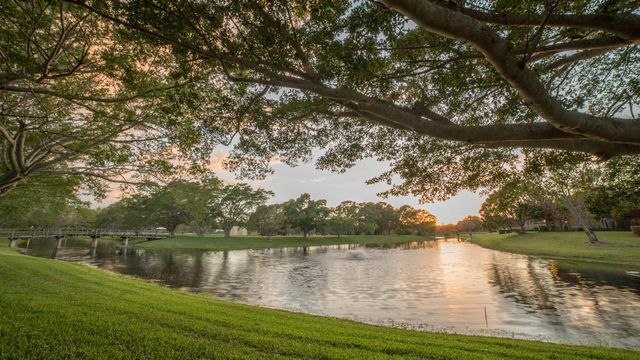 130 Brackenwood Road, Palm Beach Gardens, FL 33418