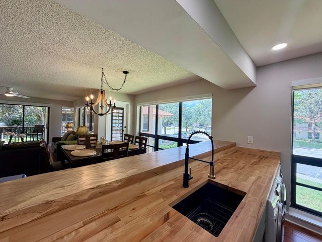 130 Brackenwood Road, Palm Beach Gardens, FL 33418