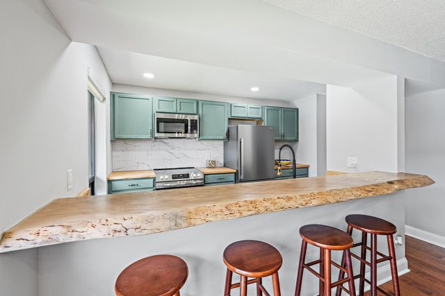 130 Brackenwood Road, Palm Beach Gardens, FL 33418