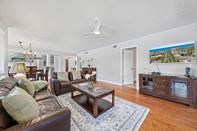 130 Brackenwood Road, Palm Beach Gardens, FL 33418