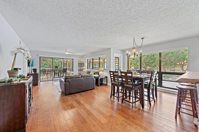 130 Brackenwood Road, Palm Beach Gardens, FL 33418