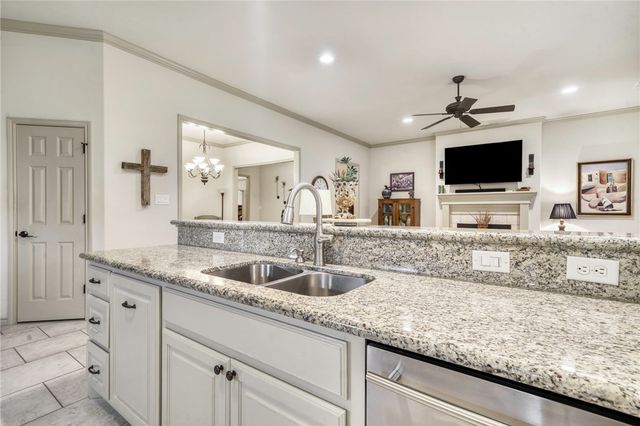 2216 Ironwood Drive, College Station, TX 77845