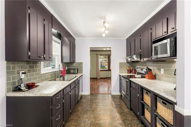 195 Winddrift Street, Winston-salem, NC 27107