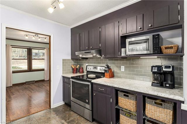 195 Winddrift Street, Winston-salem, NC 27107