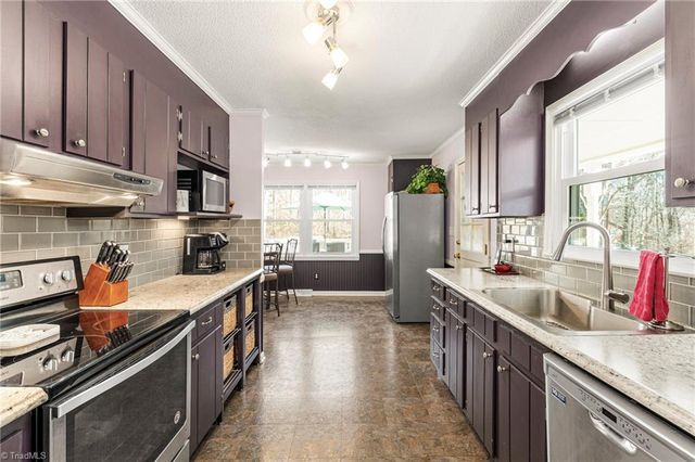 195 Winddrift Street, Winston-salem, NC 27107