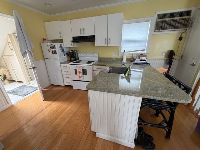 114 Parish Rd, Needham, MA 02494
