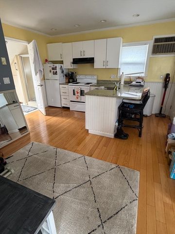 114 Parish Rd, Needham, MA 02494