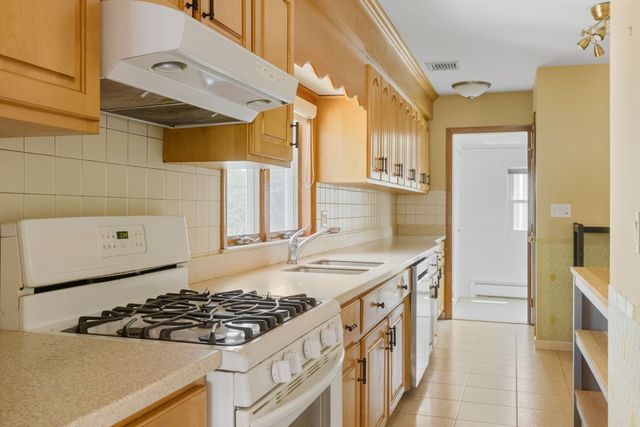 13 Rawson Rd 13, Arlington, MA 02474