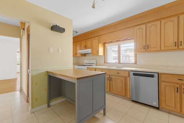 13 Rawson Rd 13, Arlington, MA 02474