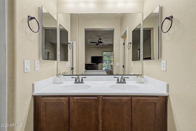 4674 E MAPLEWOOD Street, Gilbert, AZ 85297