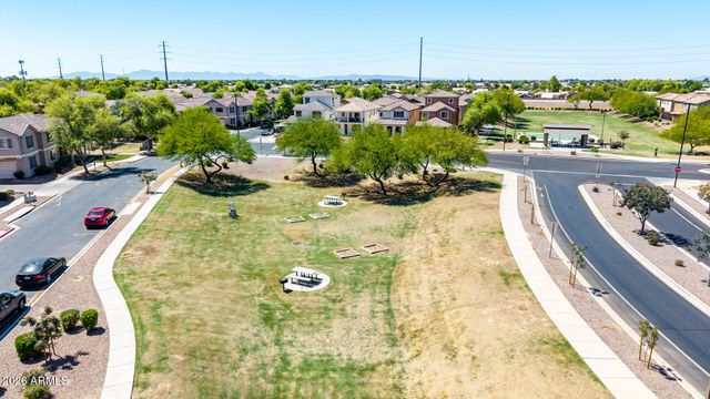 4674 E MAPLEWOOD Street, Gilbert, AZ 85297
